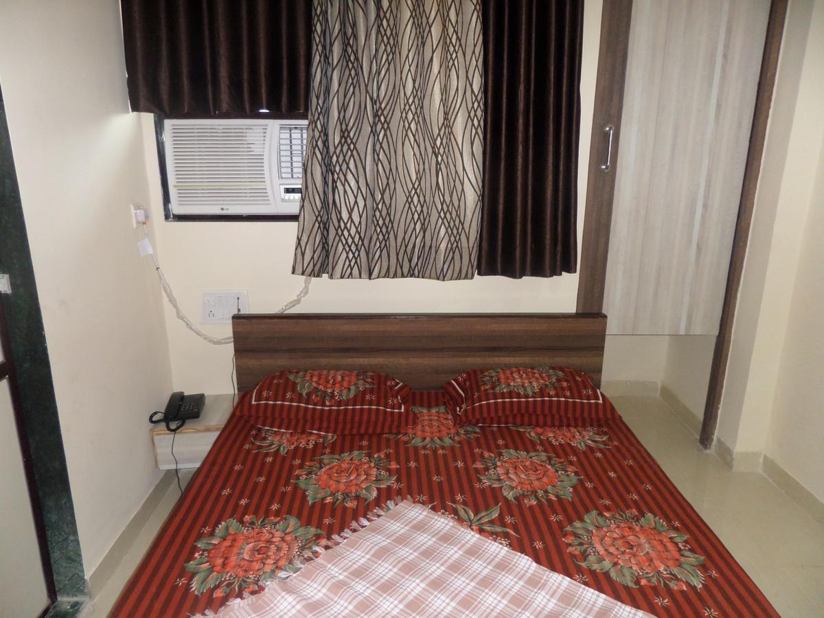 Hotel Riya-Raj Lodging Titwala Exterior photo