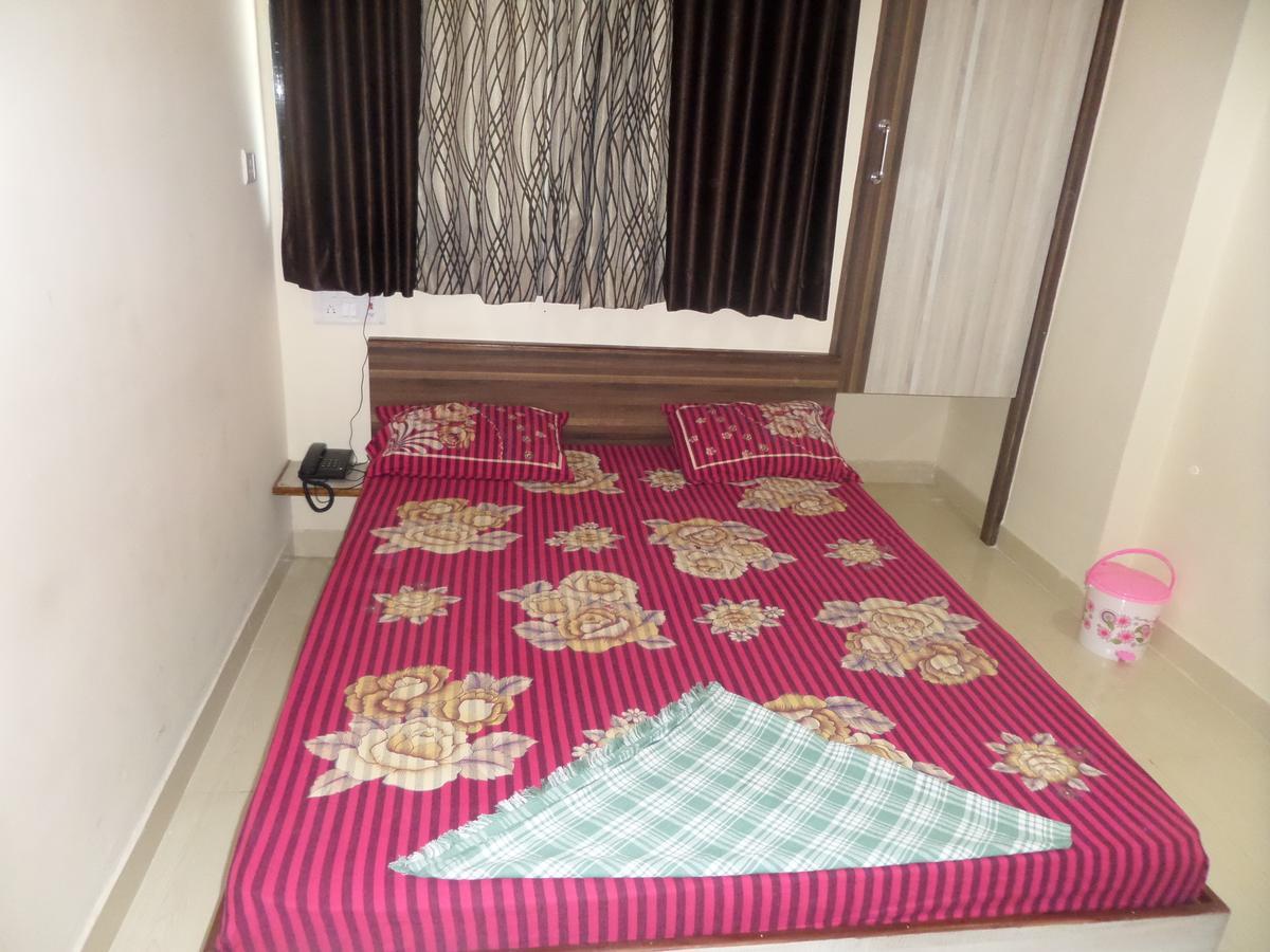 Hotel Riya-Raj Lodging Titwala Exterior photo