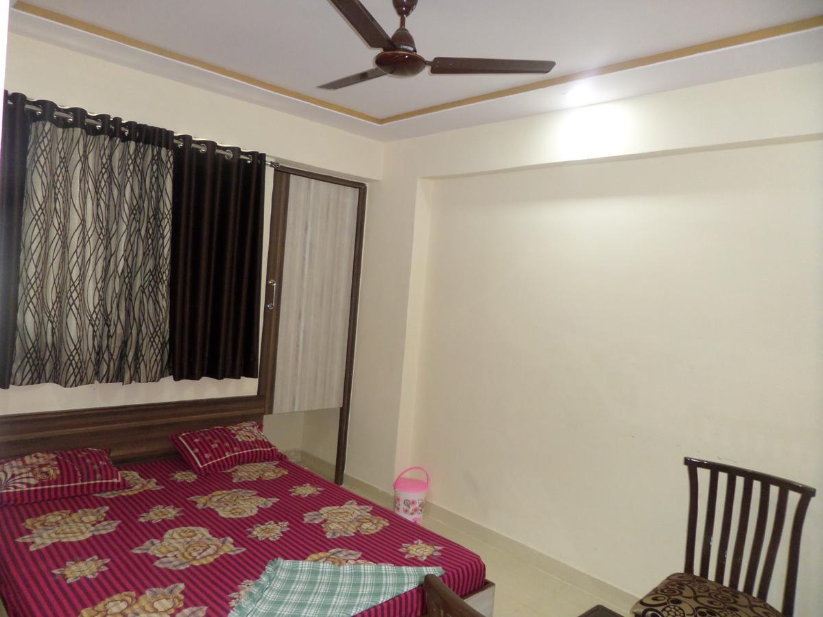 Hotel Riya-Raj Lodging Titwala Room photo